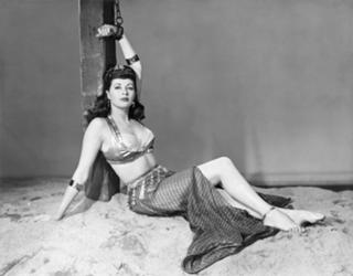 Yvonne De Carlo feet photo thumbnail