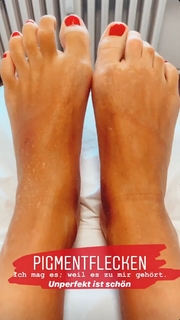 Yvonne Pferrer feet photo 2