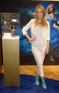Yvonne Schröder feet photo 1