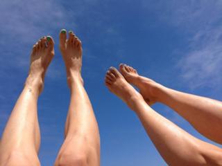 Yvonne Strahovski feet photo thumbnail