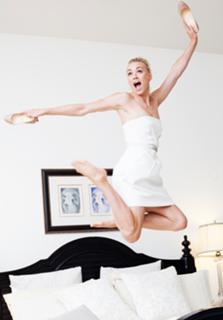 Yvonne Strahovski feet photo thumbnail