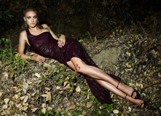 Yvonne Strahovski feet photo thumbnail