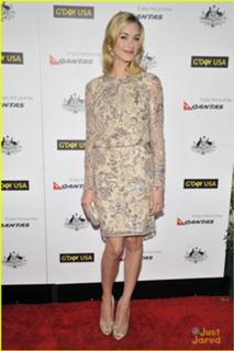 Yvonne Strahovski feet photo thumbnail