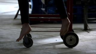 Yvonne Strahovski feet photo thumbnail