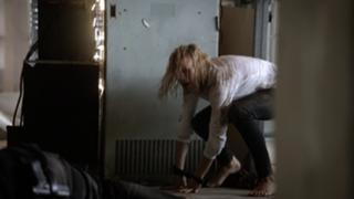 Yvonne Strahovski feet photo thumbnail