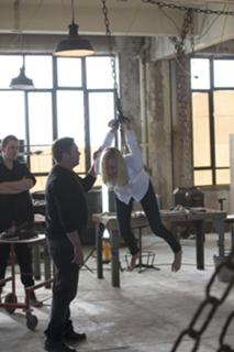 Yvonne Strahovski feet photo thumbnail