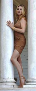 Yvonne Strahovski feet photo thumbnail