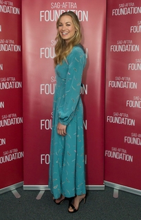 Yvonne Strahovski feet photo thumbnail