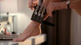 Yvonne Strahovski feet photo thumbnail