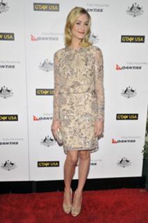 Yvonne Strahovski feet photo thumbnail