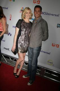 Yvonne Strahovski feet photo thumbnail