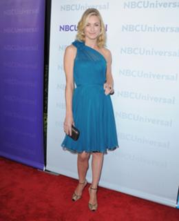 Yvonne Strahovski feet photo thumbnail