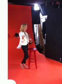 Yvonne Strahovski feet photo thumbnail