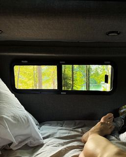 Yvonne Strahovski feet photo thumbnail