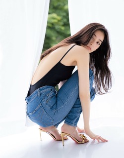 Yûko Araki feet photo 1