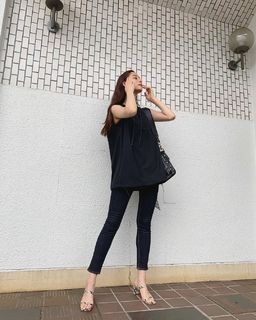 Yûko Araki feet photo 17