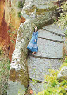 Yûko Araki feet photo 11