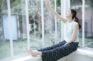 Yûko Araki feet photo 2