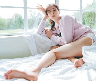 Yûko Araki feet photo 5