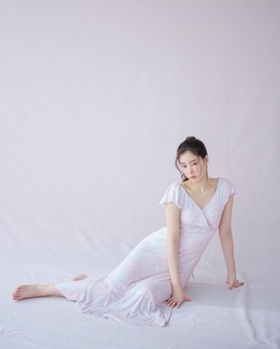 Yûko Araki feet photo 9
