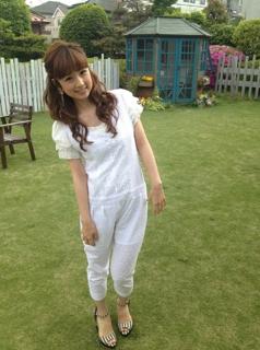 Yûko Ogura feet photo thumbnail