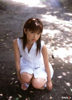 Yûko Ogura feet photo thumbnail