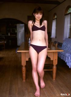 Yûko Ogura feet photo thumbnail