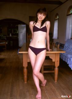 Yûko Ogura feet photo thumbnail