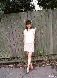 Yûko Ogura feet photo thumbnail