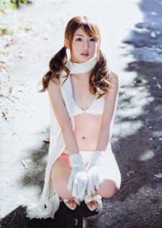 Yûko Ogura feet photo thumbnail