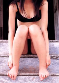 Yûko Ogura feet photo thumbnail