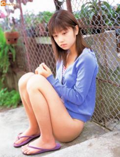 Yûko Ogura feet photo thumbnail