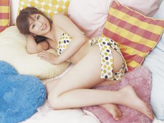 Yûko Ogura feet photo thumbnail