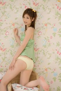 Yûko Ogura feet photo thumbnail