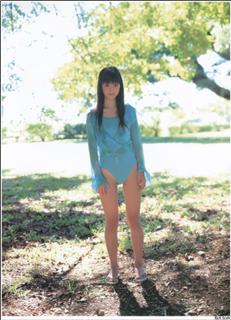 Yûko Ogura feet photo thumbnail