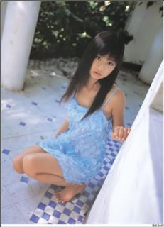 Yûko Ogura feet photo thumbnail
