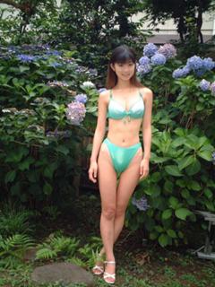 Yûko Ogura feet photo thumbnail