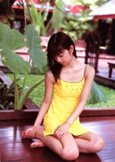 Yûko Ogura feet photo thumbnail