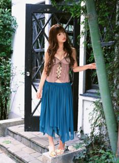 Yûko Ogura feet photo thumbnail