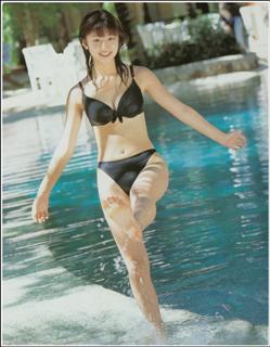 Yûko Ogura feet photo thumbnail