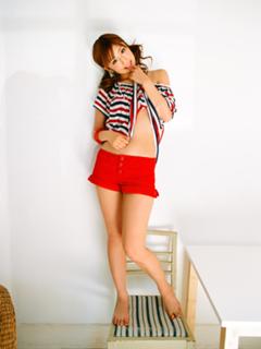 Yûko Ogura feet photo thumbnail