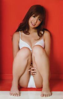 Yûko Ogura feet photo thumbnail