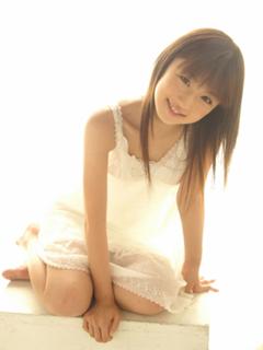 Yûko Ogura feet photo thumbnail