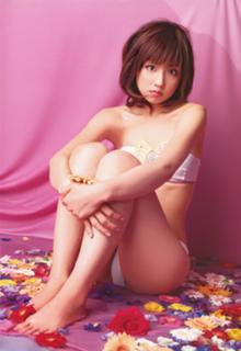 Yûko Ogura feet photo thumbnail