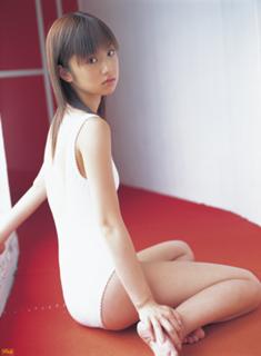 Yûko Ogura feet photo thumbnail