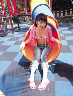 Yûko Ogura feet photo thumbnail