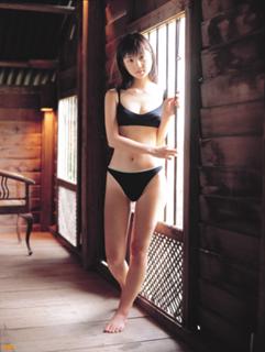 Yûko Ogura feet photo thumbnail