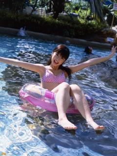 Yûko Ogura feet photo thumbnail