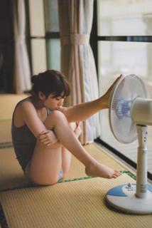 Yûko Ôshima feet photo 13