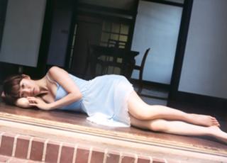 Yûko Ôshima feet photo 8
